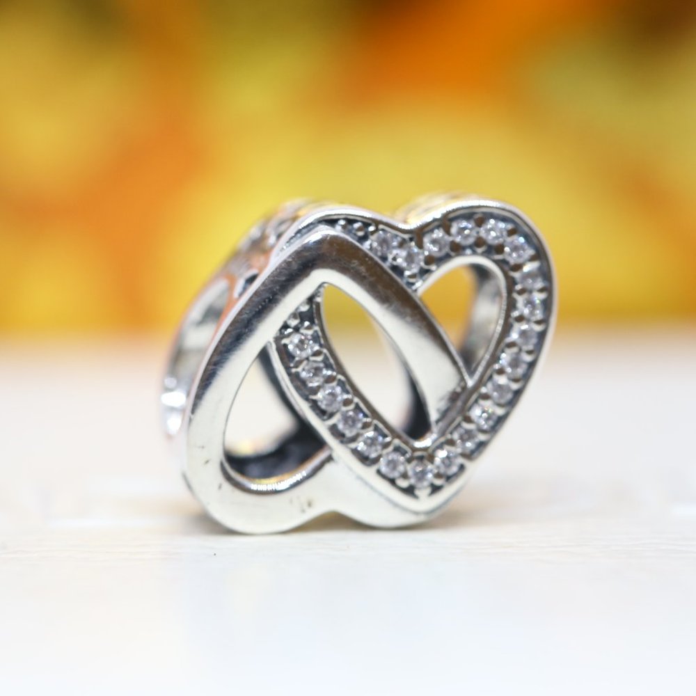 PANDORA ENTWINED LOVE TWO HEARTS CHARM 791880CZ